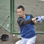 試合前バッティング練習中の矢野選手